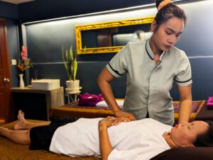 massage performed in siem reap